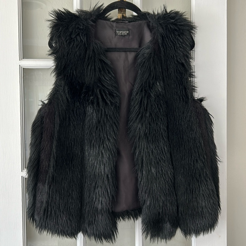 TOPSHOP Black Faux Fur Vest with Pockets